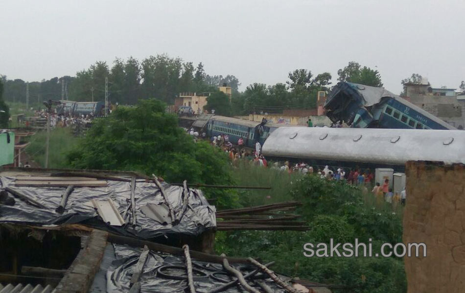 six coaches of utkal express derail in uttar pradesh11