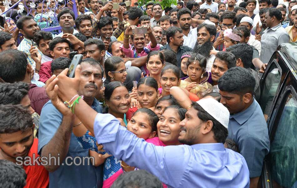 Ys Jagan Roadshow in Nandyal - Sakshi16