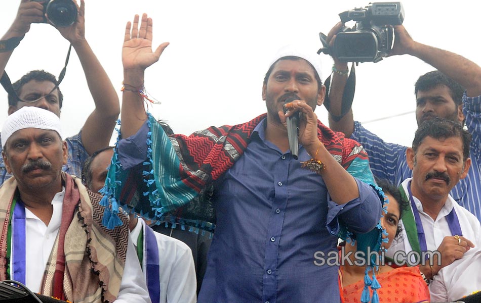 Ys Jagan Roadshow in Nandyal - Sakshi3