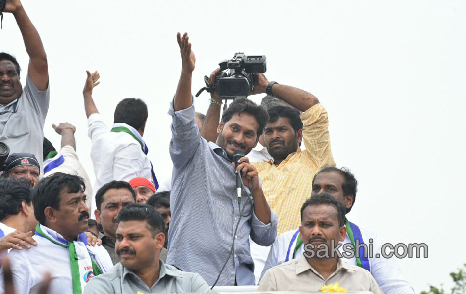 Ys Jagan Road Show in Kakinada - Sakshi10