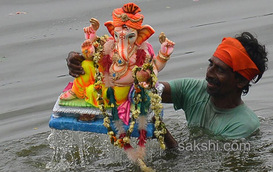 ganesh nimajjanam in hyderabad - Sakshi2