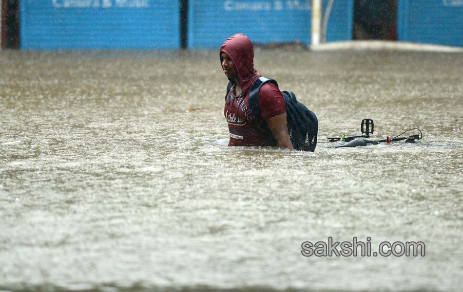 Heavy rains lash Mumbai21