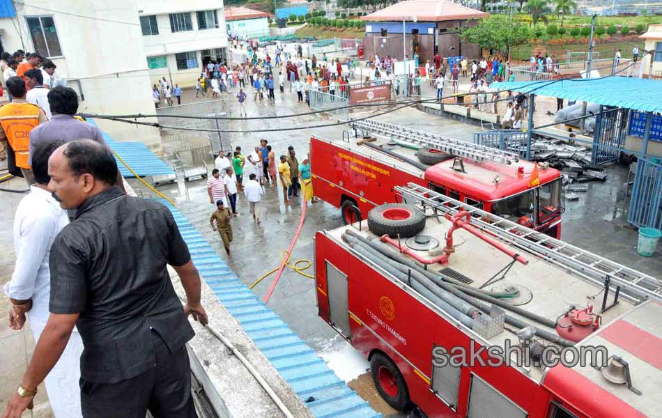 again fire accident while preparing boondi potu at tirumala - Sakshi3