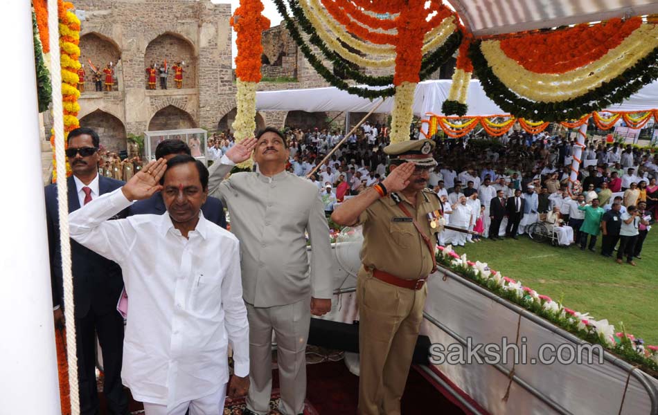 CM KCR unfurls national flag at Golconda Fort - Sakshi1