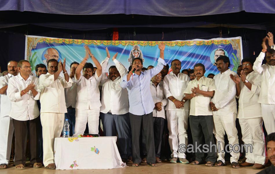 YS Jaganmohan Reddy Aryavishya meet in Nandyal - Sakshi3