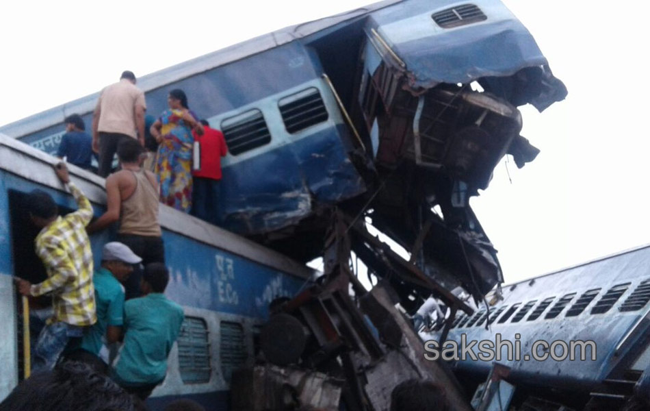 six coaches of utkal express derail in uttar pradesh1