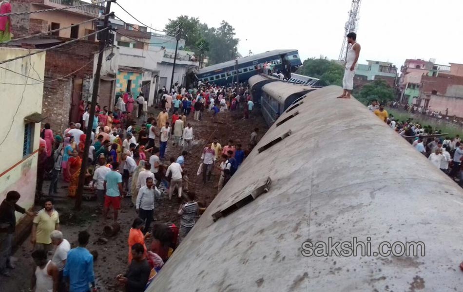 six coaches of utkal express derail in uttar pradesh2