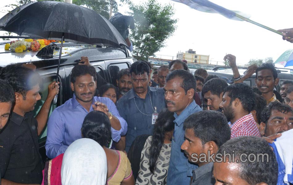 Ys Jagan Roadshow in Nandyal - Sakshi5