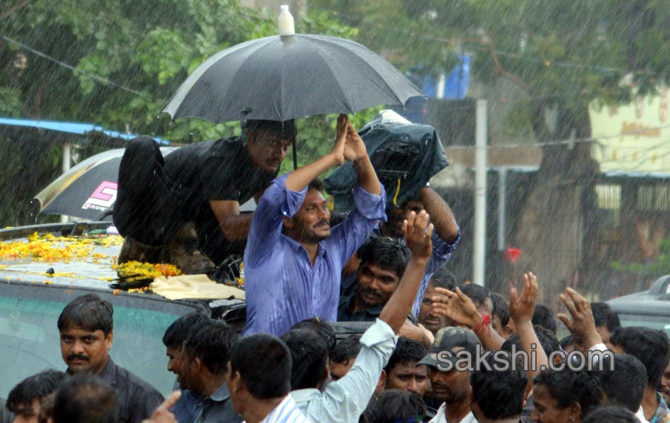 Ys Jagan Roadshow in Nandyal - Sakshi25