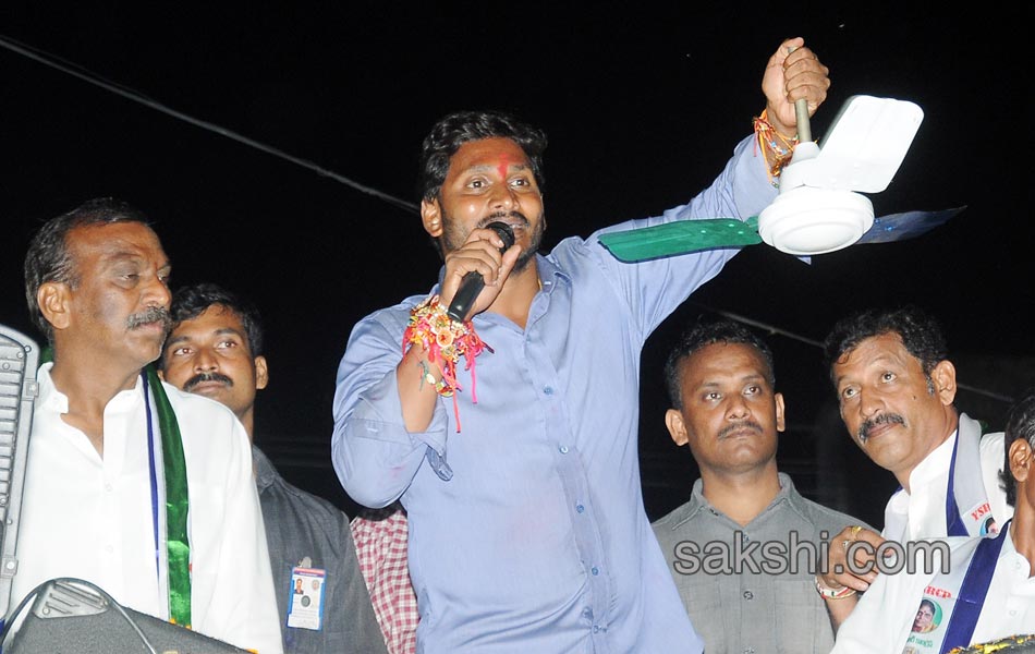 Ys Jagan Roadshow in Nandyal - Sakshi27