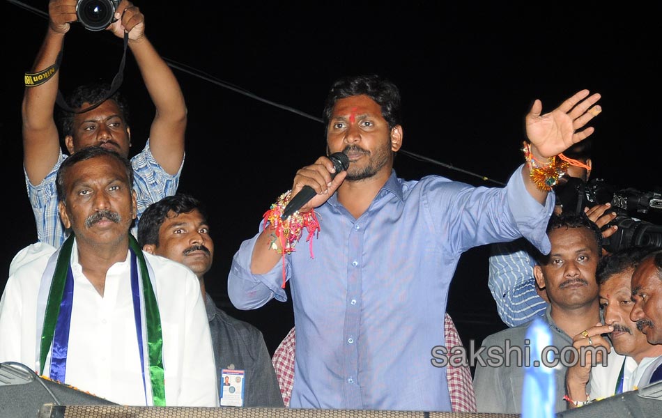 Ys Jagan Roadshow in Nandyal - Sakshi29