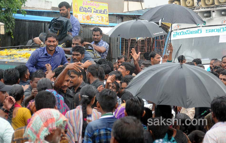 Ys Jagan Roadshow in Nandyal - Sakshi33