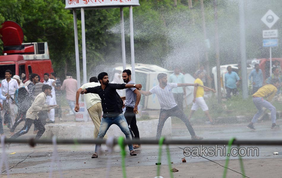 dera followers run riot in haryana punjab towns5