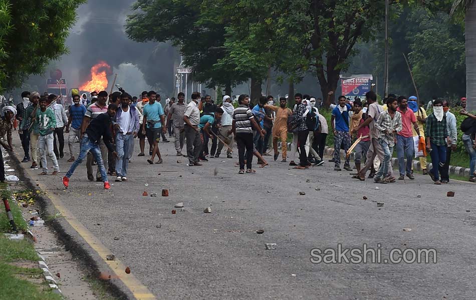 dera followers run riot in haryana punjab towns11