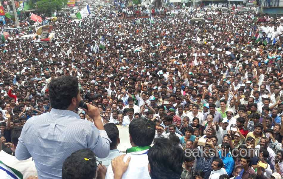 Ys Jagan Road Show in Kakinada - Sakshi11