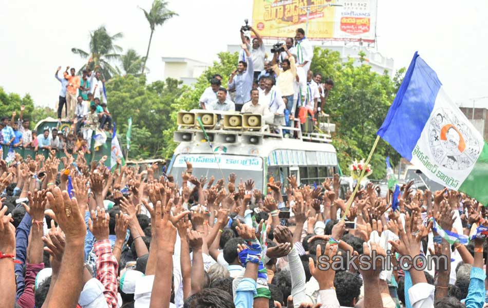 Ys Jagan Road Show in Kakinada - Sakshi16