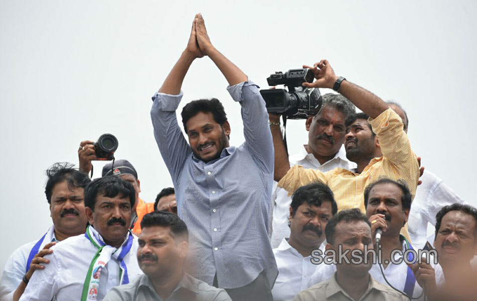 Ys Jagan Road Show in Kakinada - Sakshi18