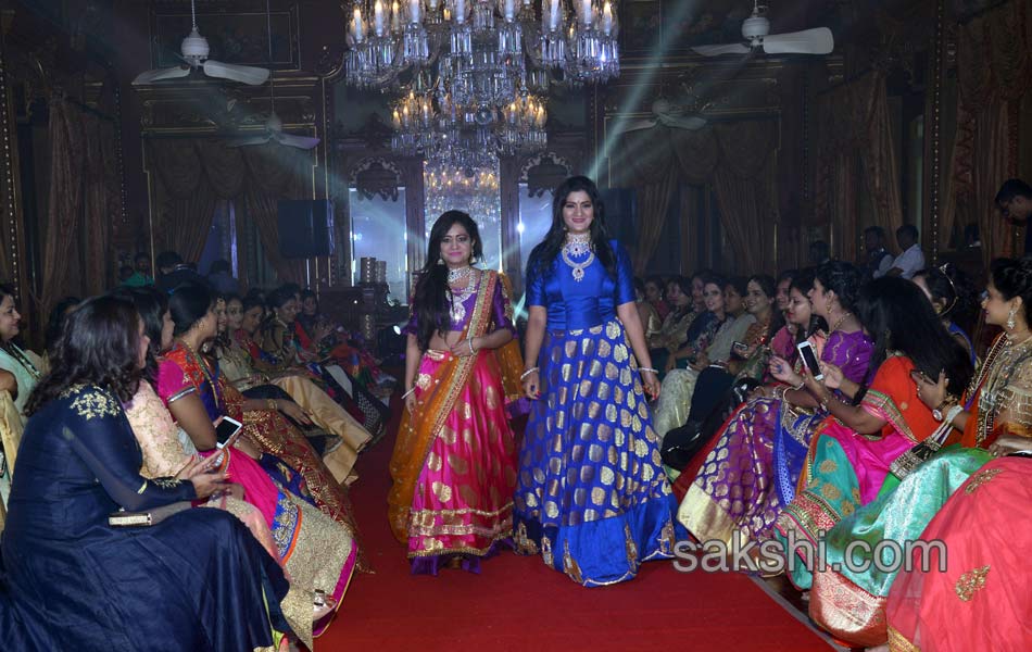 walk for kajal aggarwal in falaknuma palace9