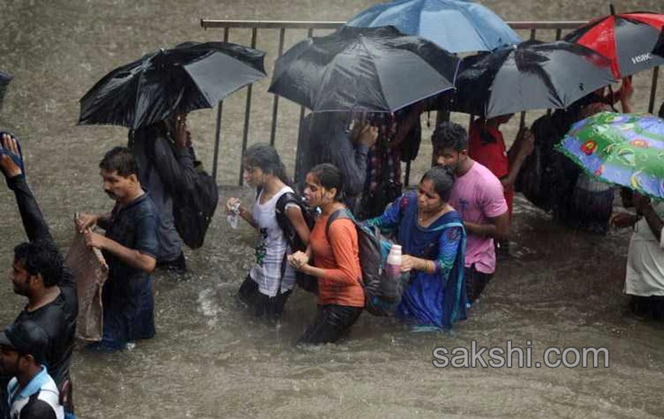 Heavy rains lash Mumbai6