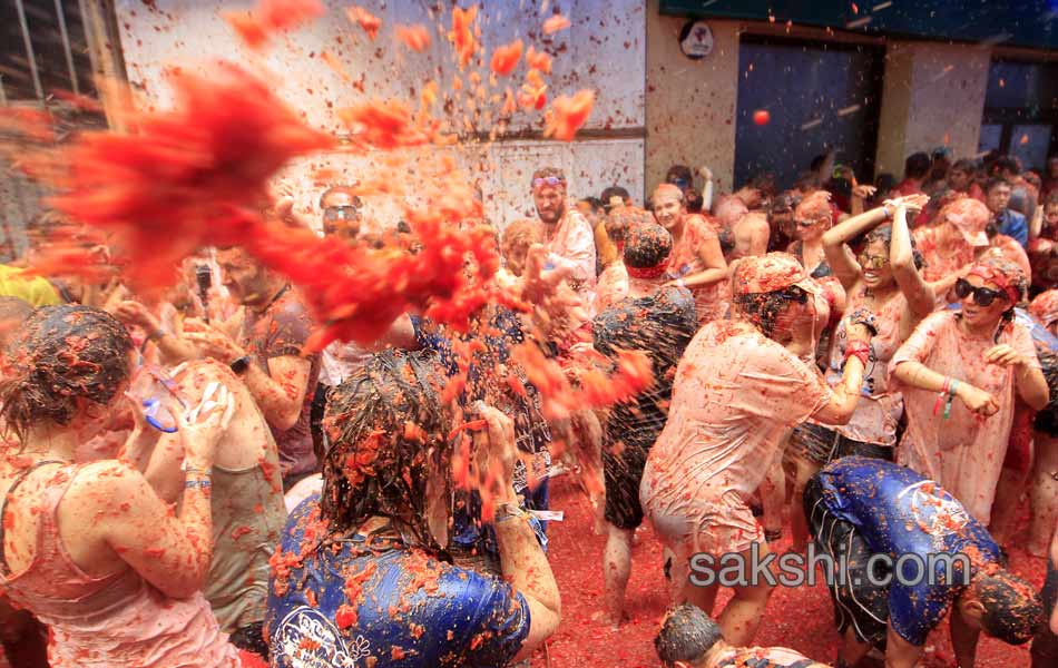 tomatina festival kicks off in spain11