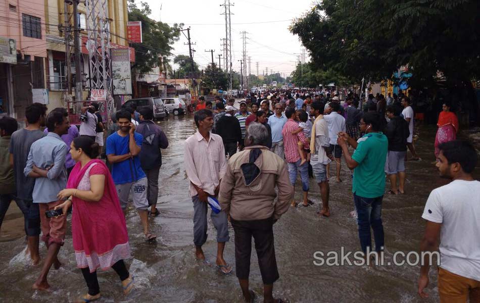 Heavy Rain Hits Hyderabad - Sakshi26