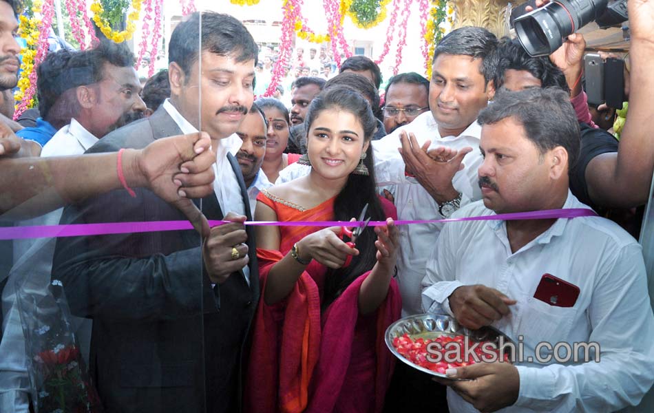 Shalini Pandey Inaugurates Cell Point In Nellore7