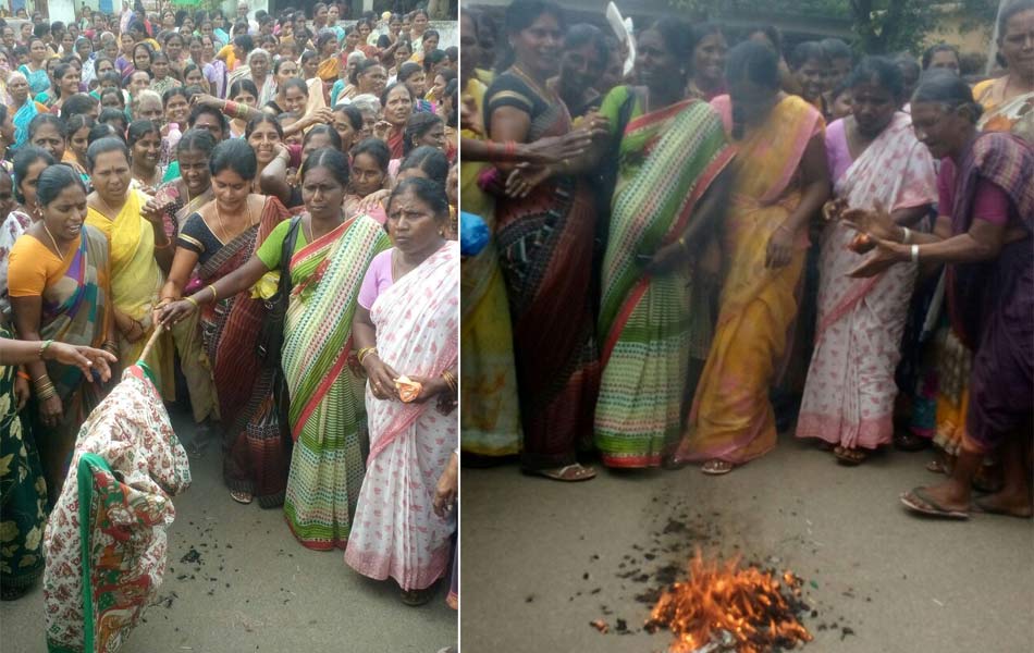 Bathukamma gift women protest against sarees19