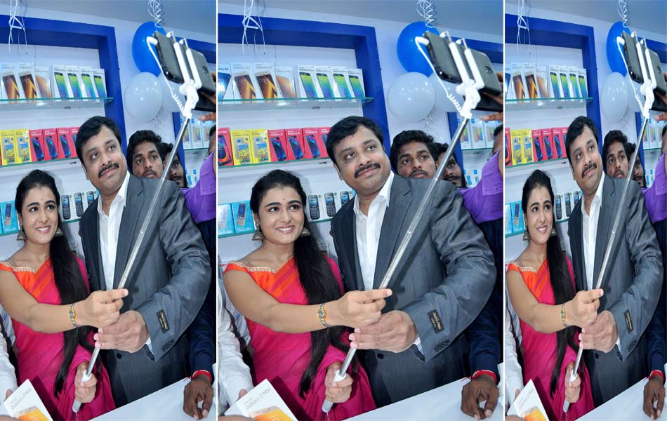 Shalini Pandey Inaugurates Cell Point In Nellore2