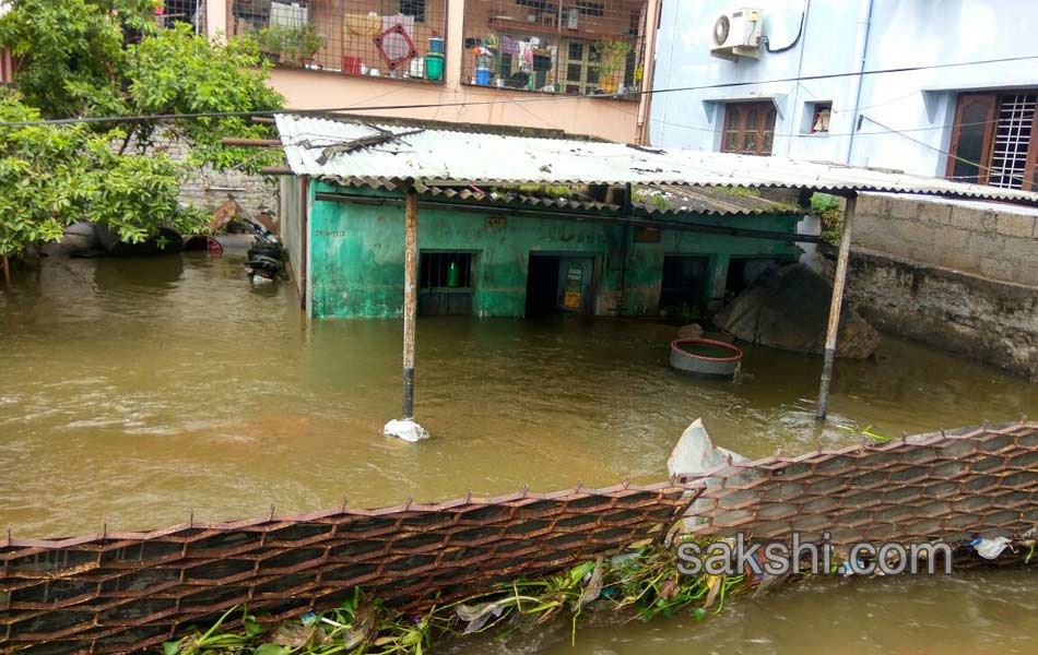 Heavy Rain Hits Hyderabad - Sakshi23