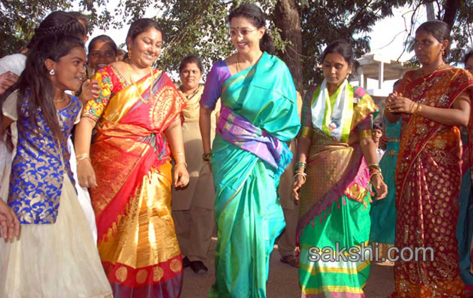 Actor Gautami Participates Bathukamma Fest6