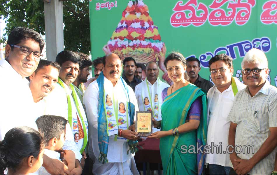 Actor Gautami Participates Bathukamma Fest7