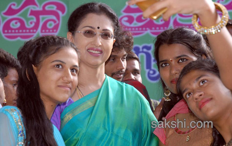 Actor Gautami Participates Bathukamma Fest3