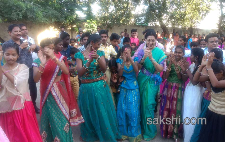 Actor Gautami Participates Bathukamma Fest5