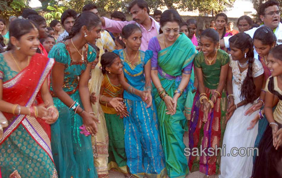 Actor Gautami Participates Bathukamma Fest4