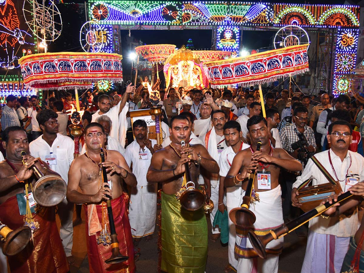 Navaratri festival begins at Kanaka Durga temple1