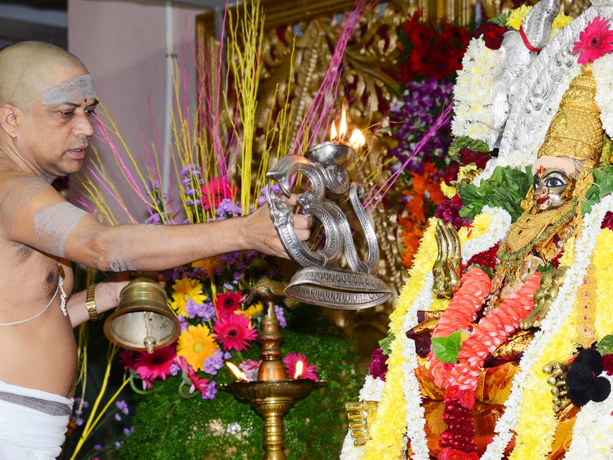 Navaratri festival begins at Kanaka Durga temple15