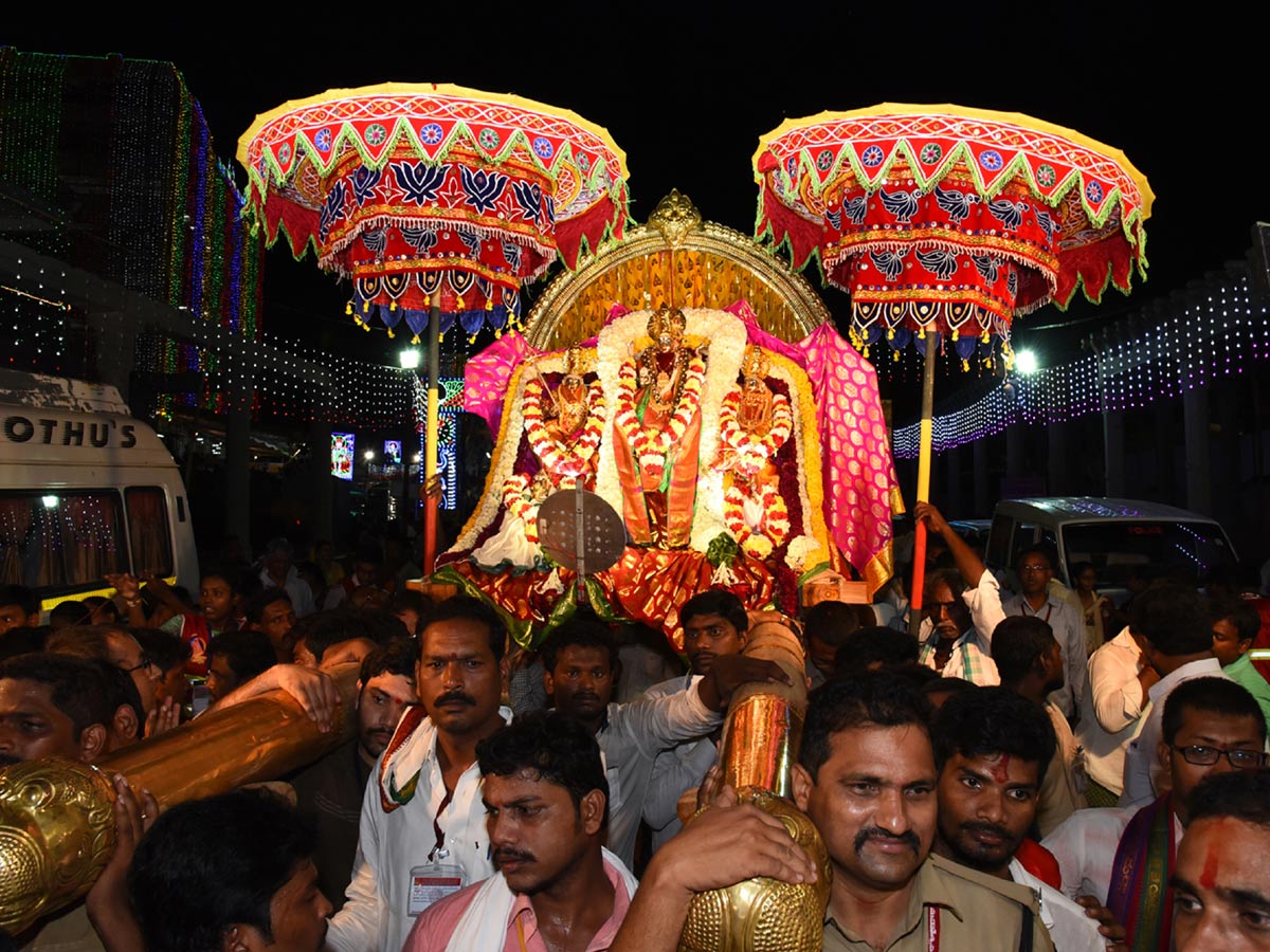 Navaratri festival begins at Kanaka Durga temple3