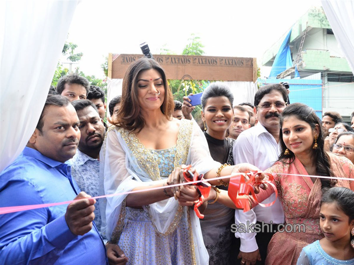 Sushmita Sen launches Sashi Vangapalli Store - Sakshi4