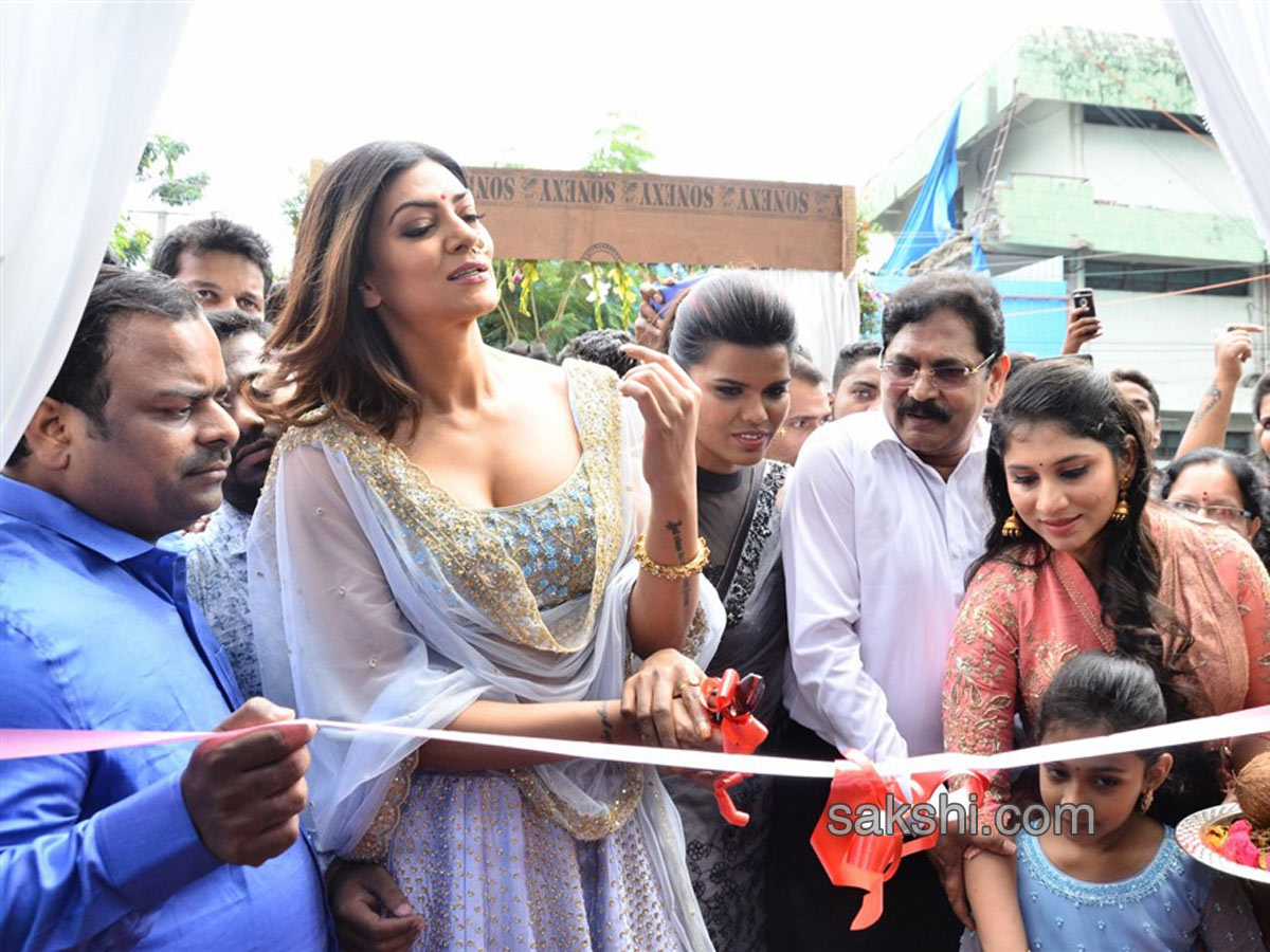 Sushmita Sen launches Sashi Vangapalli Store - Sakshi5