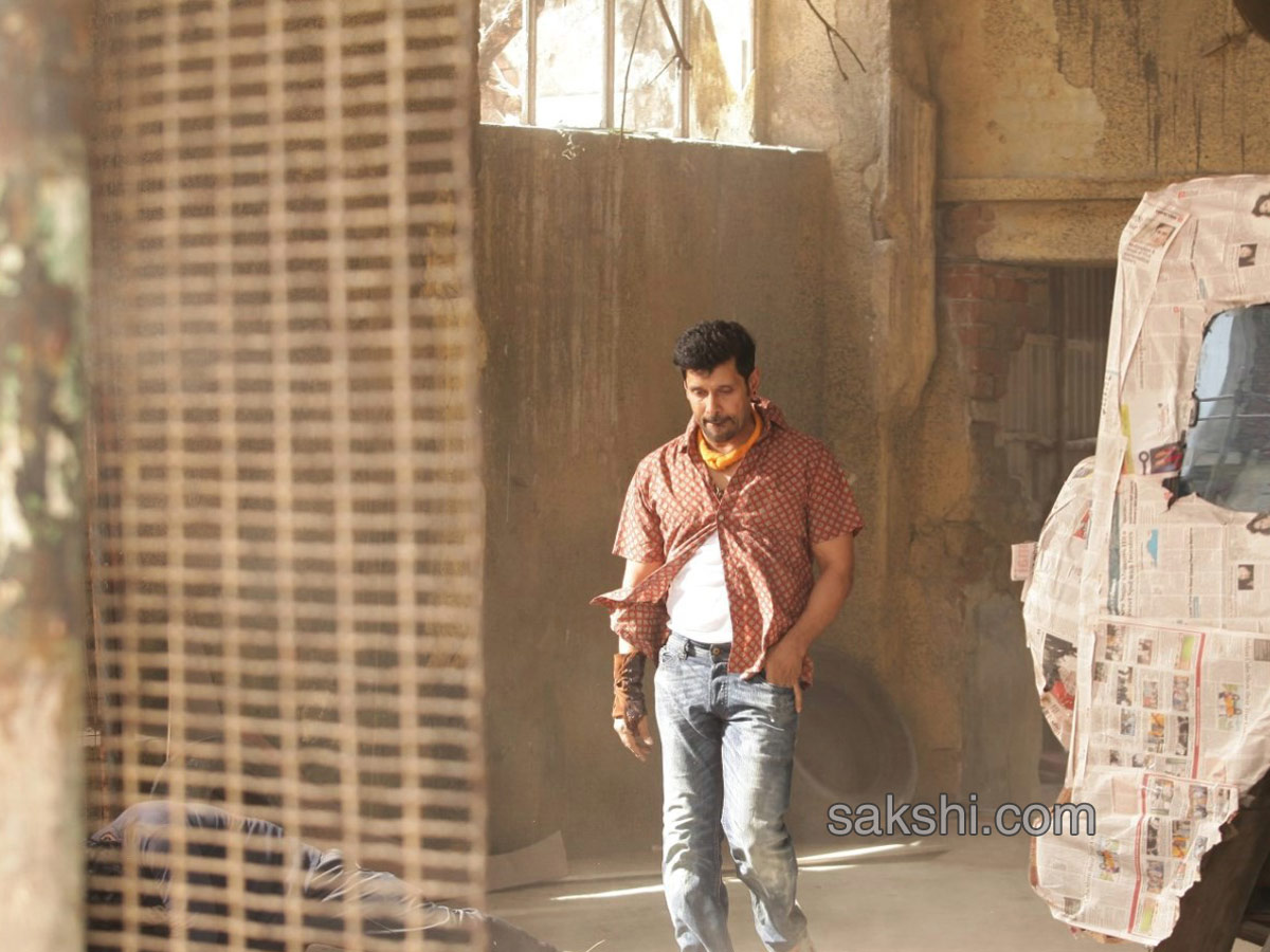 Vikram & Samantha @ 10 Movie Stills - Sakshi4