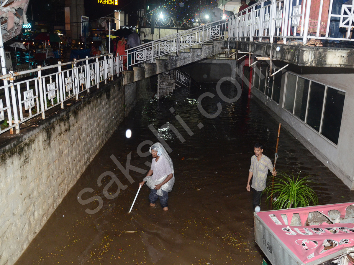 Heavy Rains Lash Hyderabad - Sakshi10