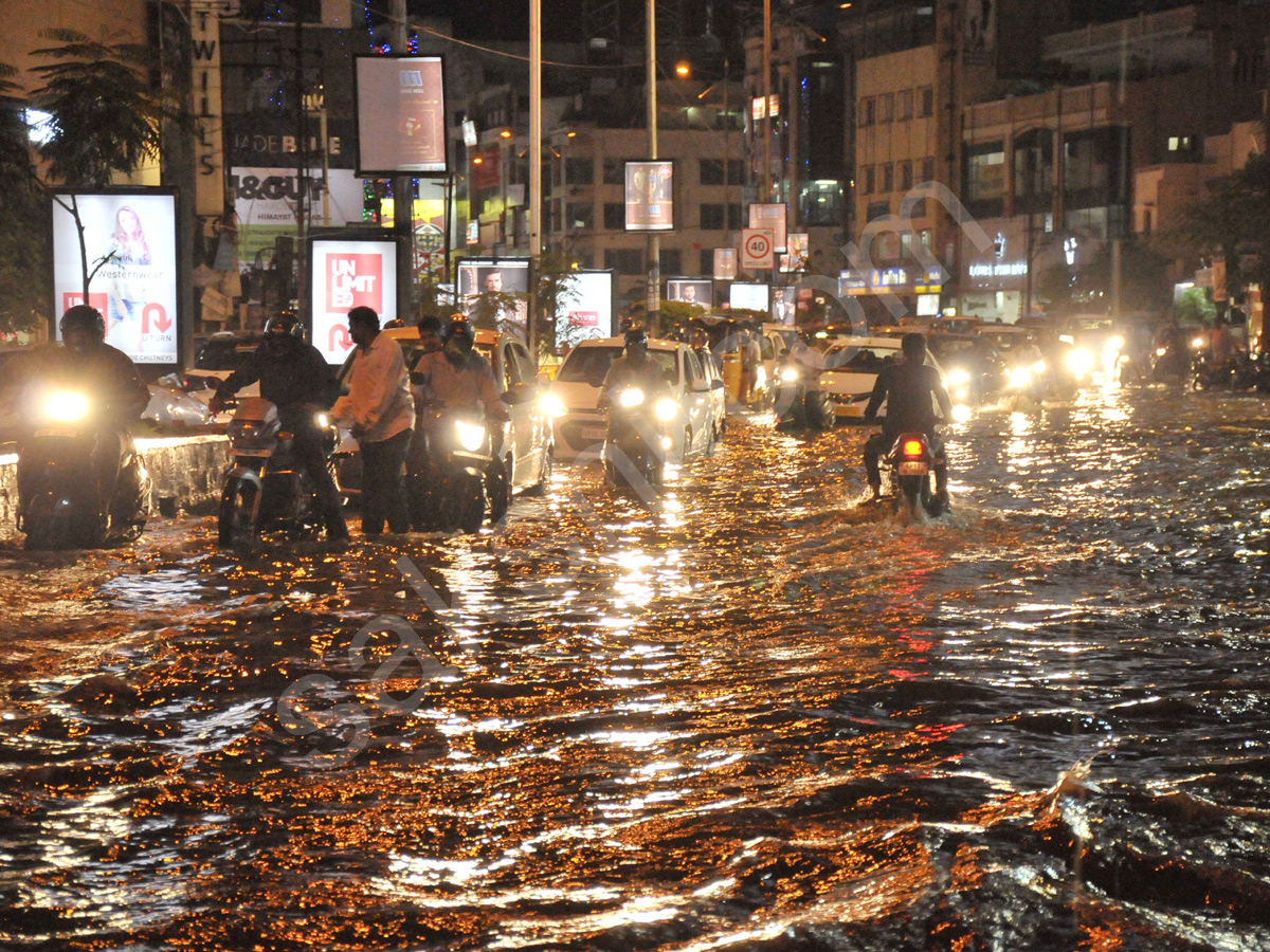 Heavy Rains Lash Hyderabad - Sakshi15