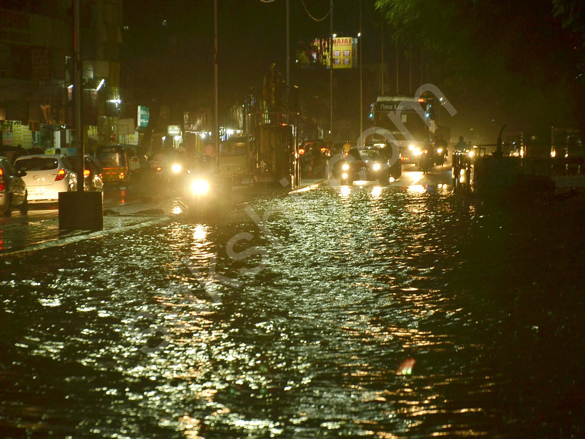 Heavy Rains Lash Hyderabad - Sakshi16