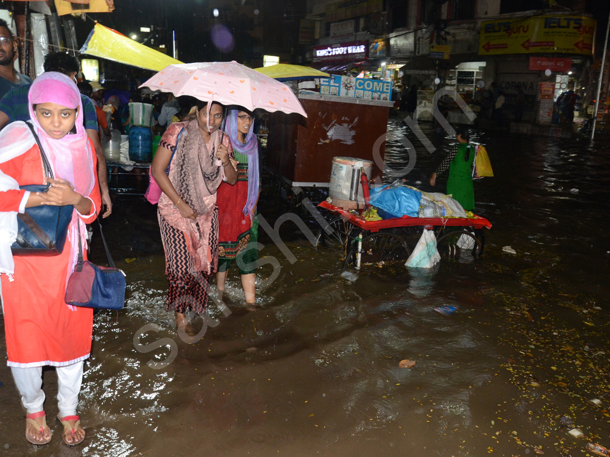 Heavy Rains Lash Hyderabad - Sakshi17