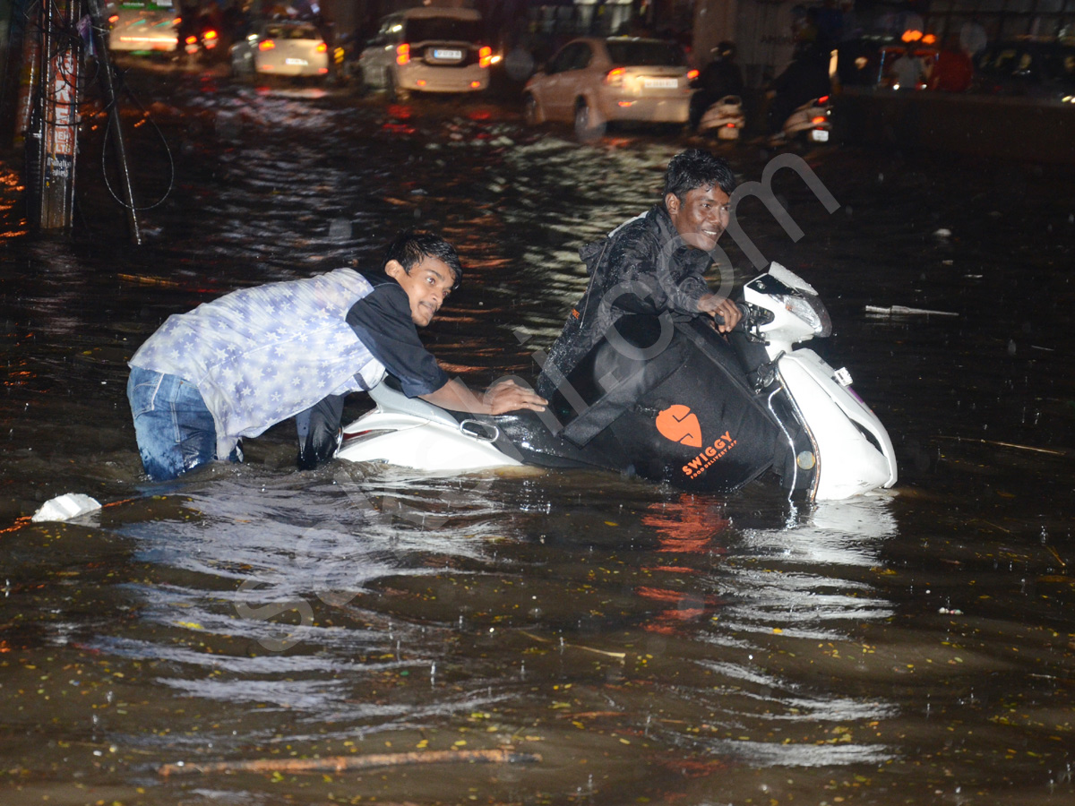 Heavy Rains Lash Hyderabad - Sakshi20