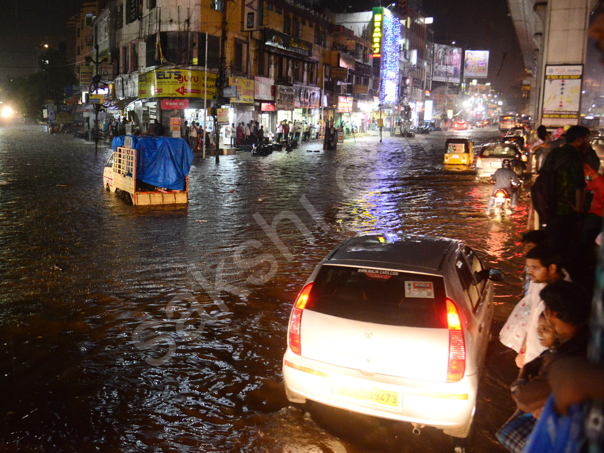 Heavy Rains Lash Hyderabad - Sakshi3