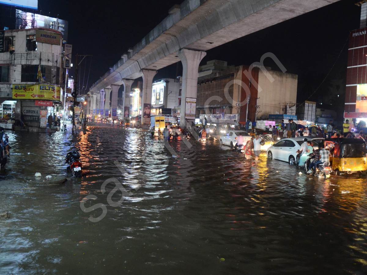 Heavy Rains Lash Hyderabad - Sakshi7