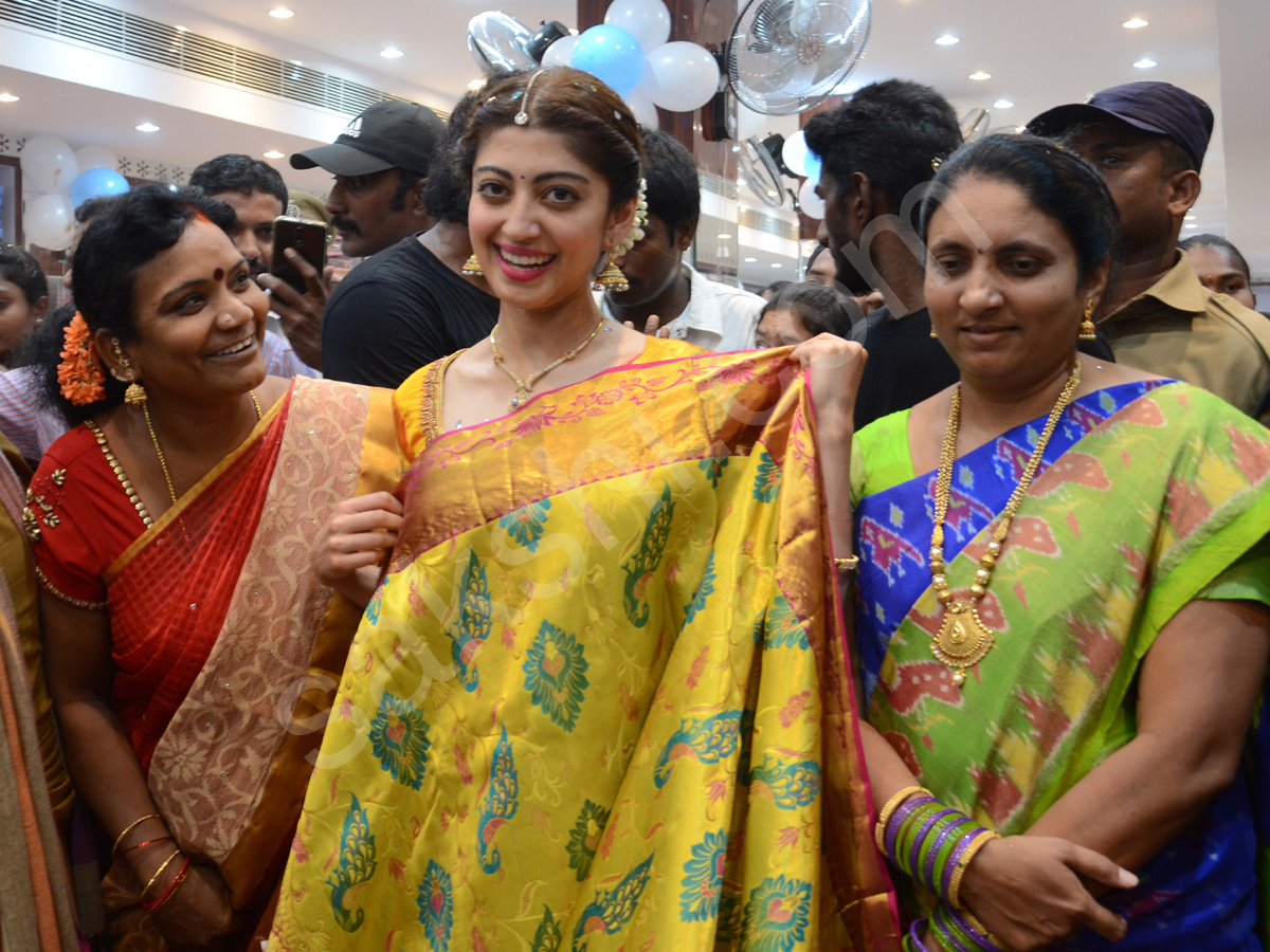 Pranitha opening MV shoping mall At mahabubabad - Sakshi3