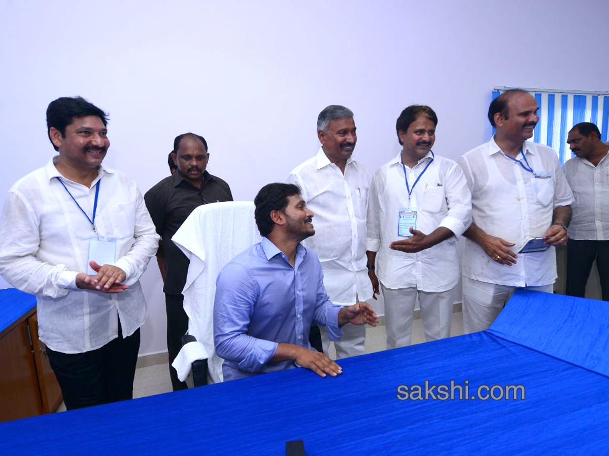 ys jagan mohan reddy mees bc community leaders vijayawada - Sakshi14