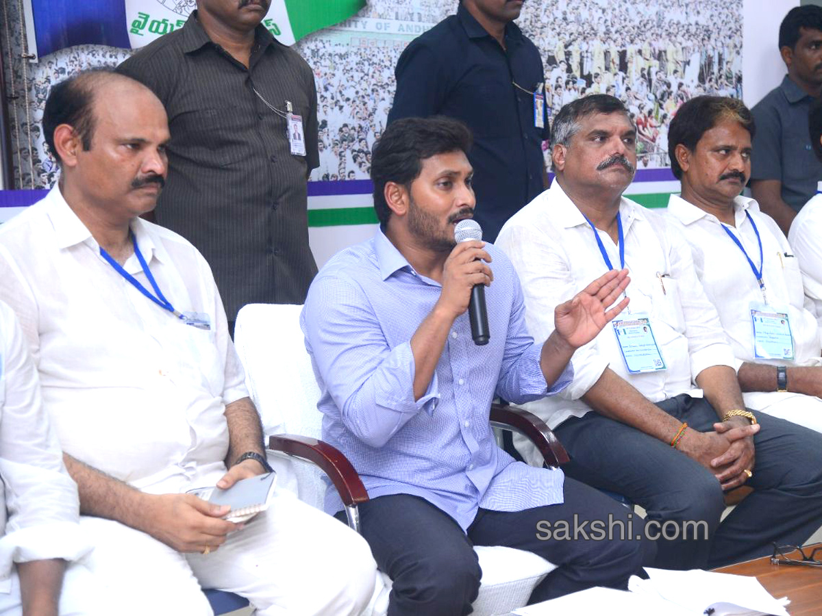 ys jagan mohan reddy mees bc community leaders vijayawada - Sakshi16